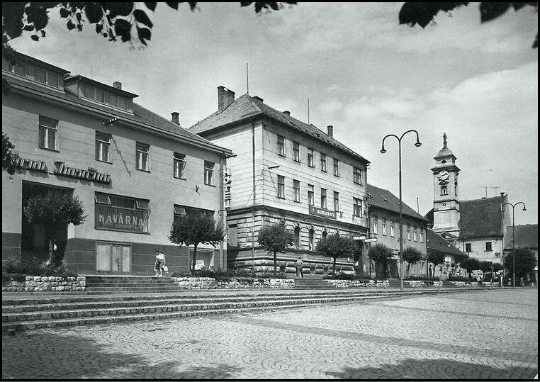 Uherský Brod, Masarykovo náměstí. Část náměstí Míru s radnicí