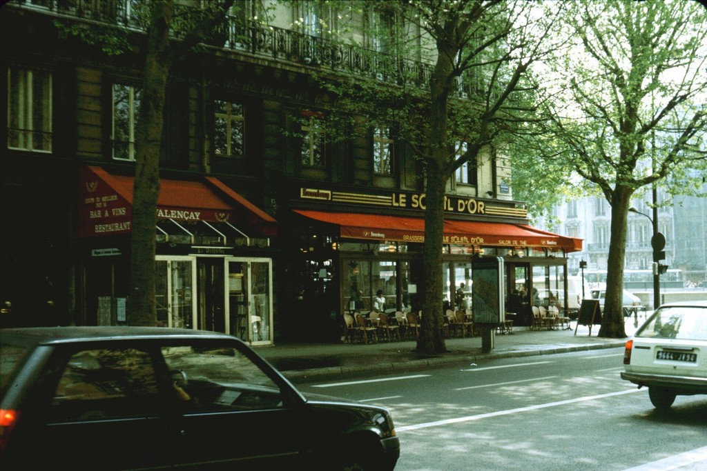 Paris, restaurant Le Soleil D'Or