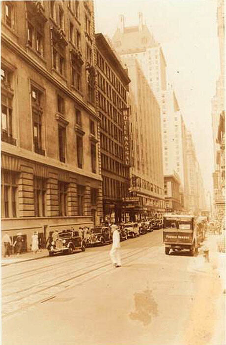 East 59th Street, south side, west from Park Ave., showing at the S.W. corner of same (left)