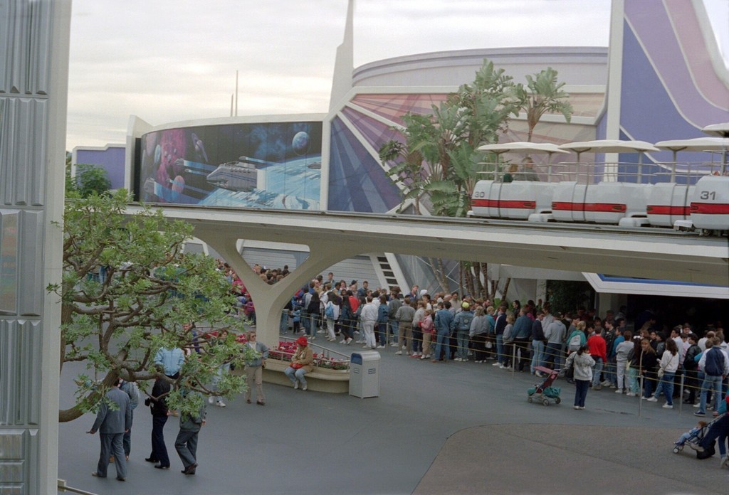 Queue to Star Tours