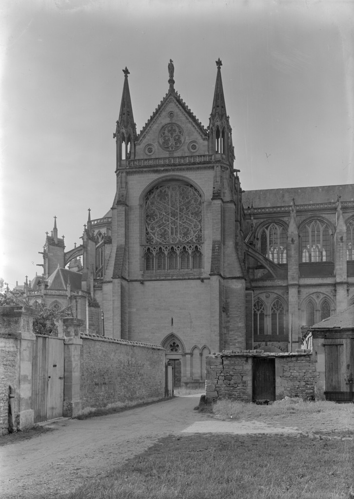 Cathédrale Notre-Dame de Sées. Vue du transept sud