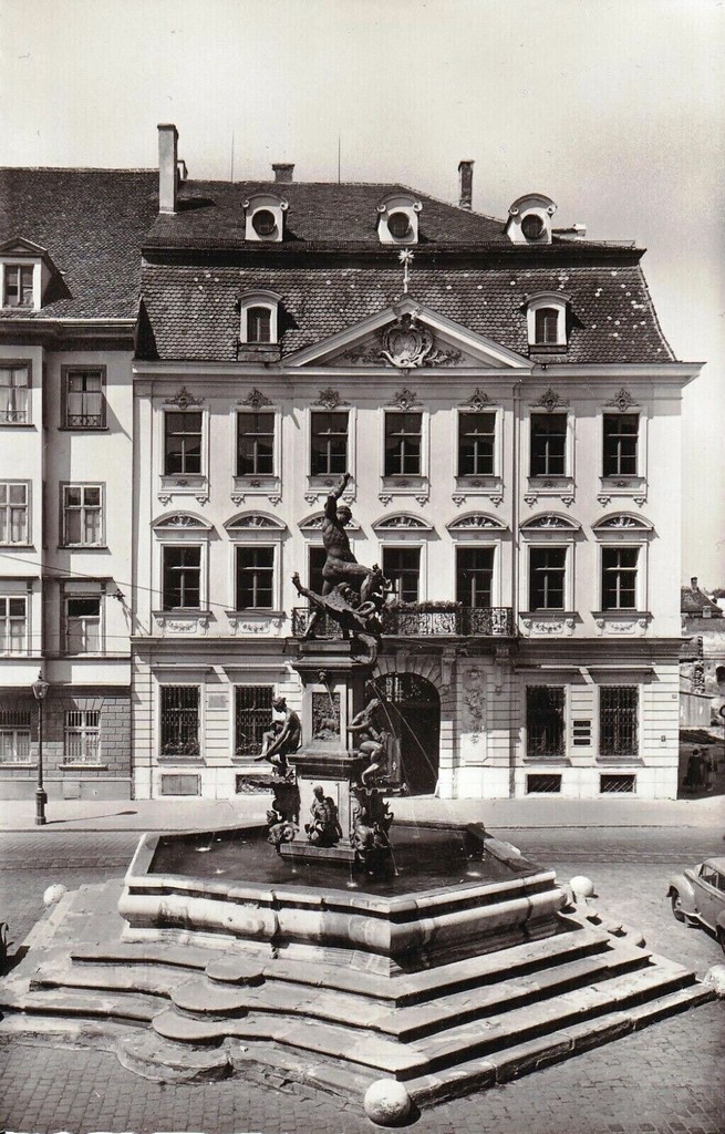 Herkulesbrunnen & Schäzlerpalais