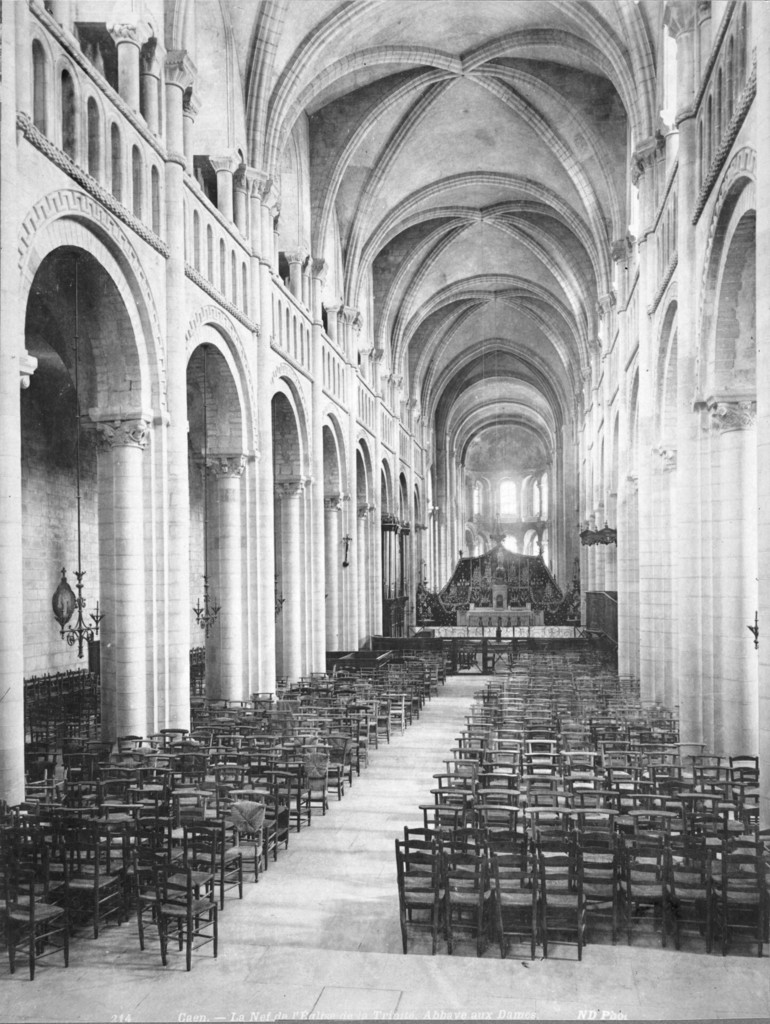 Caen. Abbaye aux Dames: Vue de la nef de l'église de la Trinité