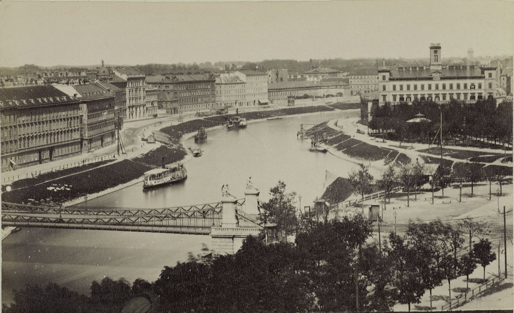 Donaukanal abwärts. View from Franz-Josef-Kasarne