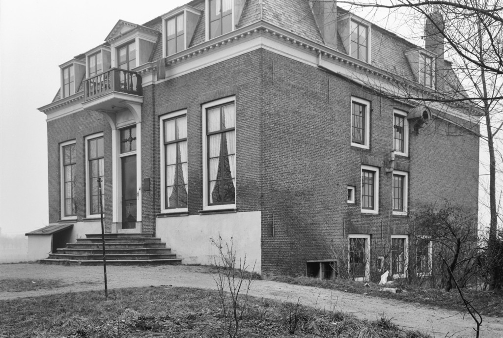 Huis Rozenburg in Middelburg. Voor- en zijgevel