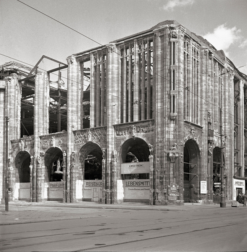 View of disturbed warehouse Wertheim at the Leipziger Platz