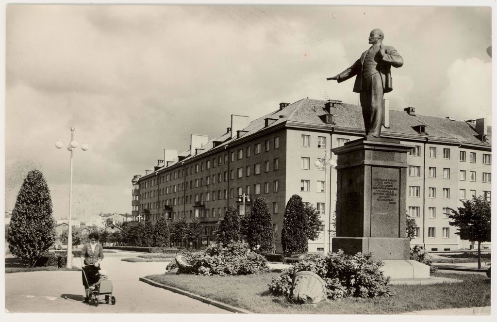 Lenini kuju Lenini puiesteel
