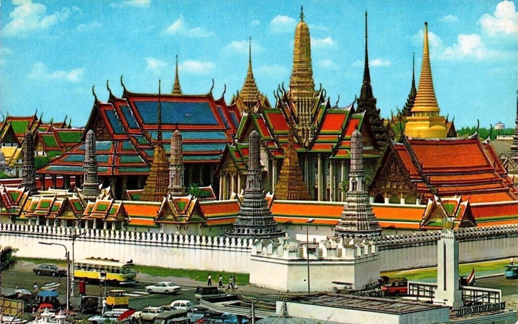 Temple of the Emerald Buddha (Wat Phra Si Rattana Satsadaram)
