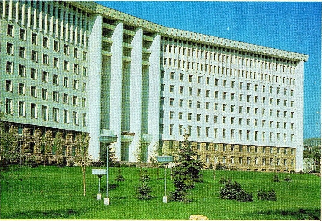 Construirea Comitetului Central al Partidului Comunist din Moldovia
