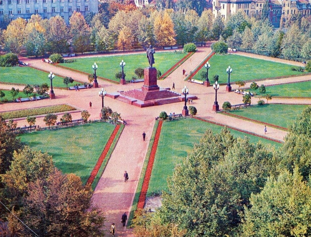 Lenin (Lukiškių) square