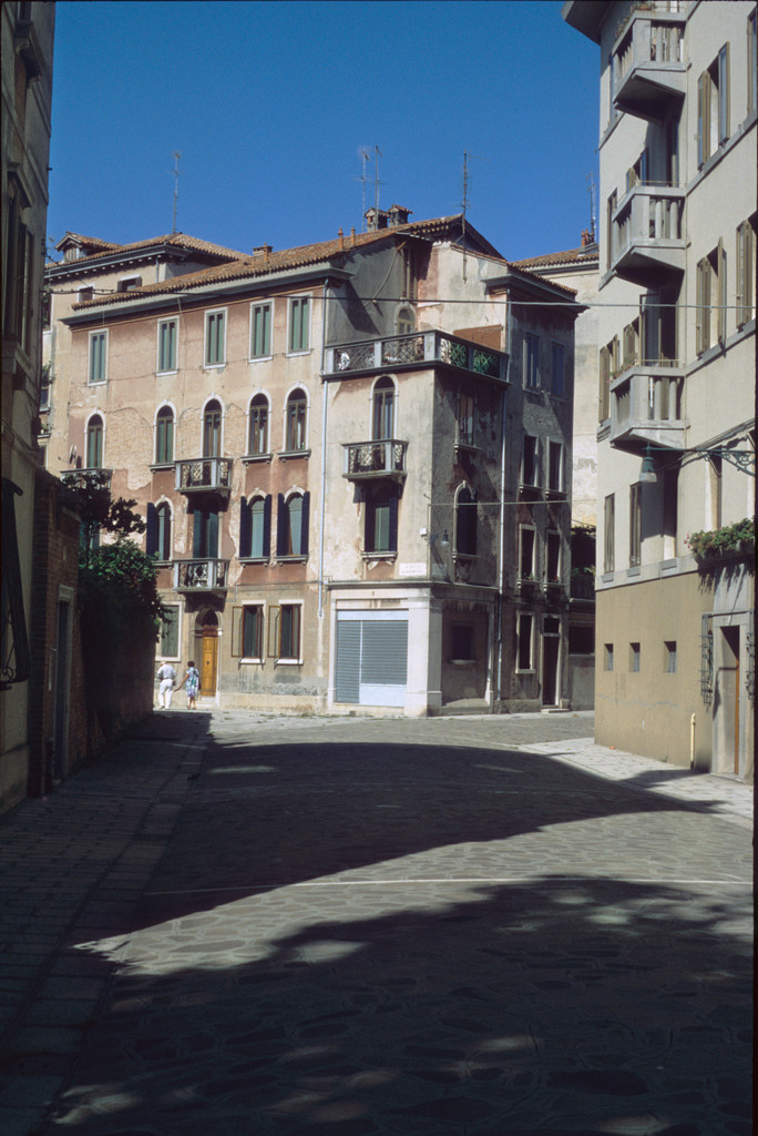 Calle Zugna. Isola di Sant'Elena