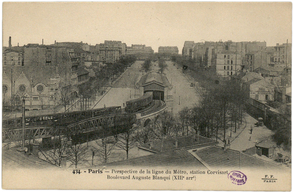 Perspective de la ligne du Métro, station Corvisart. Boulevard Auguste Blanqui