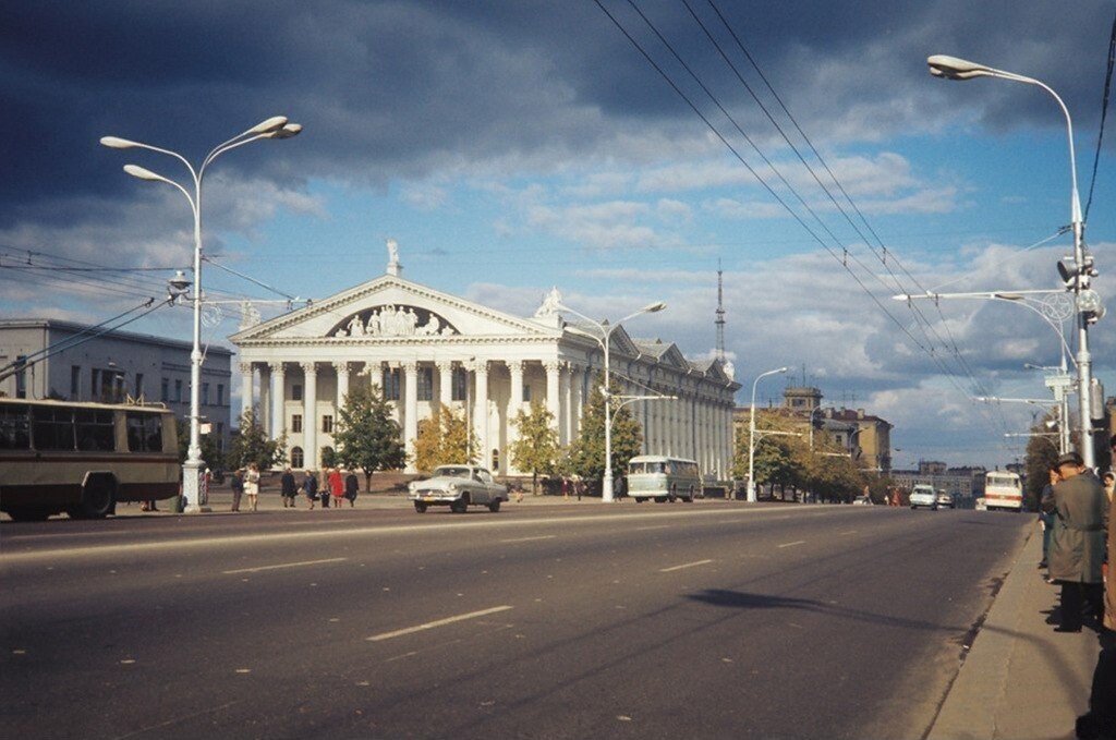 Ленінскі праспект у раёне Цэнтральнай плошчы