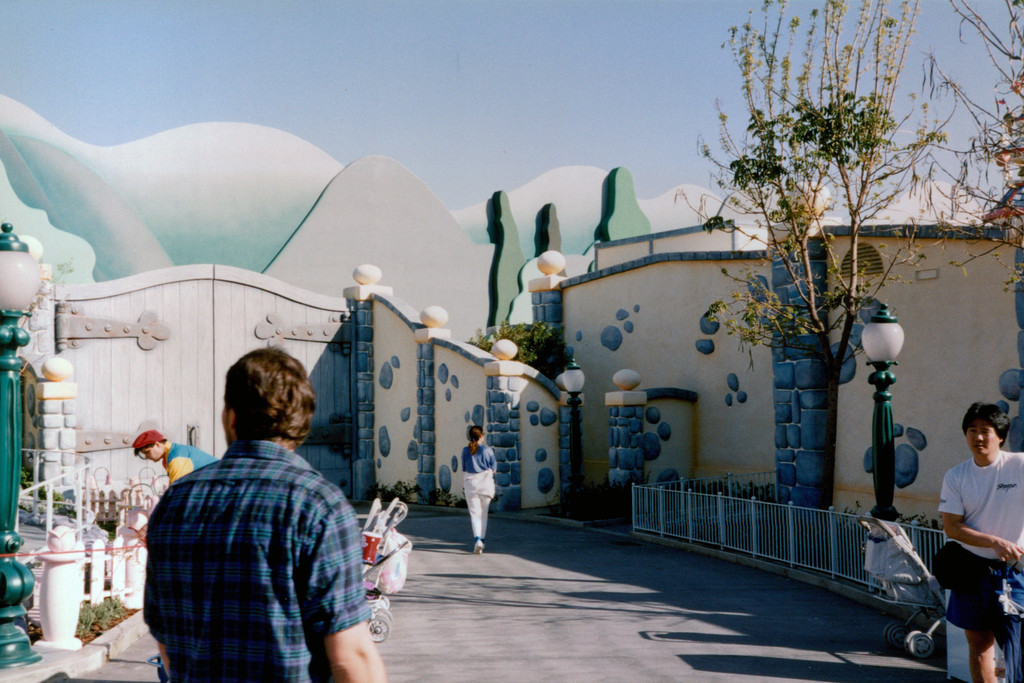 Cast Entrance / Exit from Mickey's Toontown