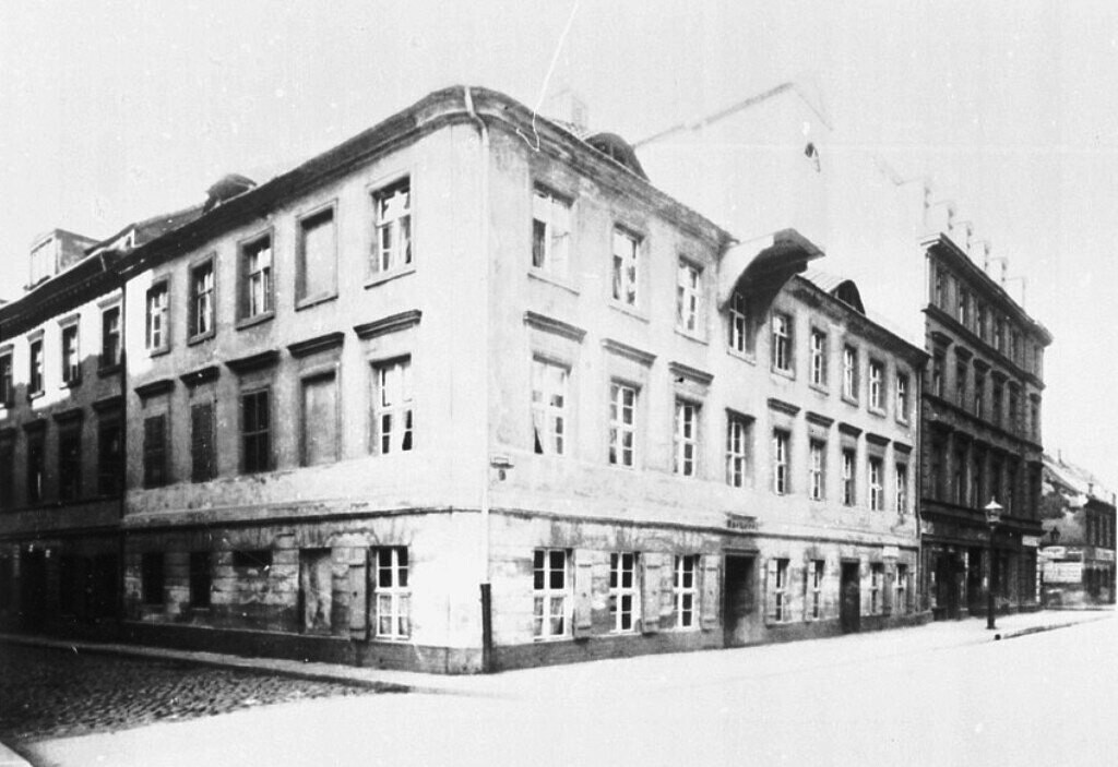 Weydinger Straße 1 / Linienstraße 232