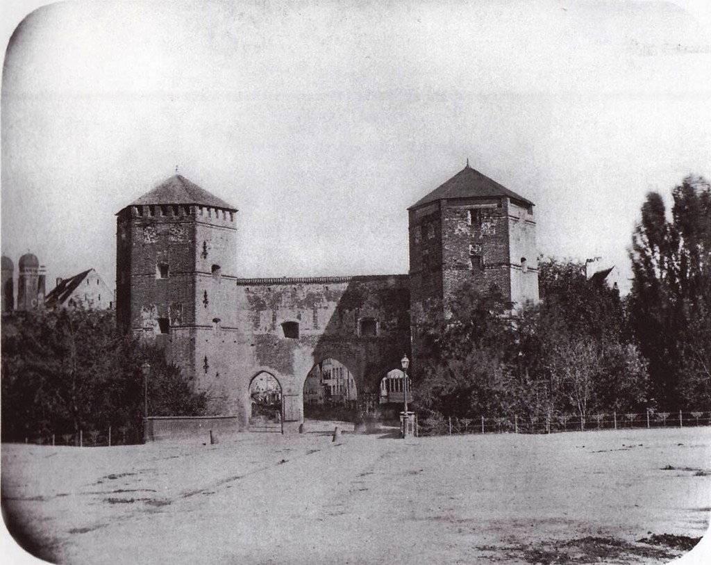 Sendlinger Tor mit noch offenen Stadtgraben