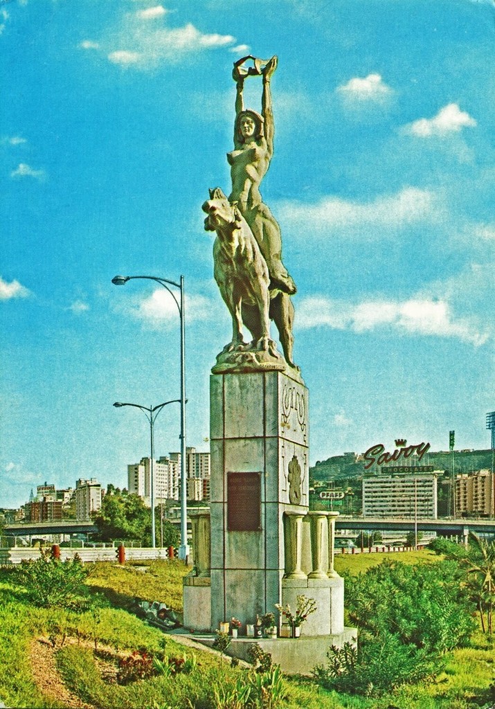 Monumento a Maria Lionza en la Autopista del Este