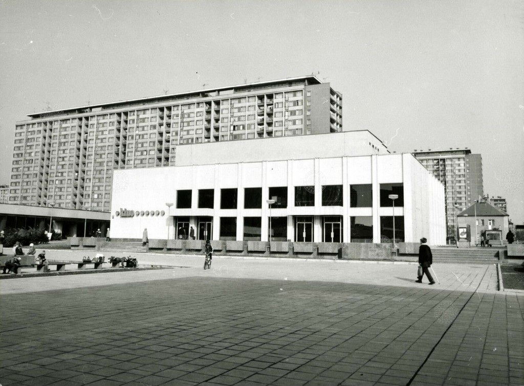 Pohled na budova kina v Burešově ulici