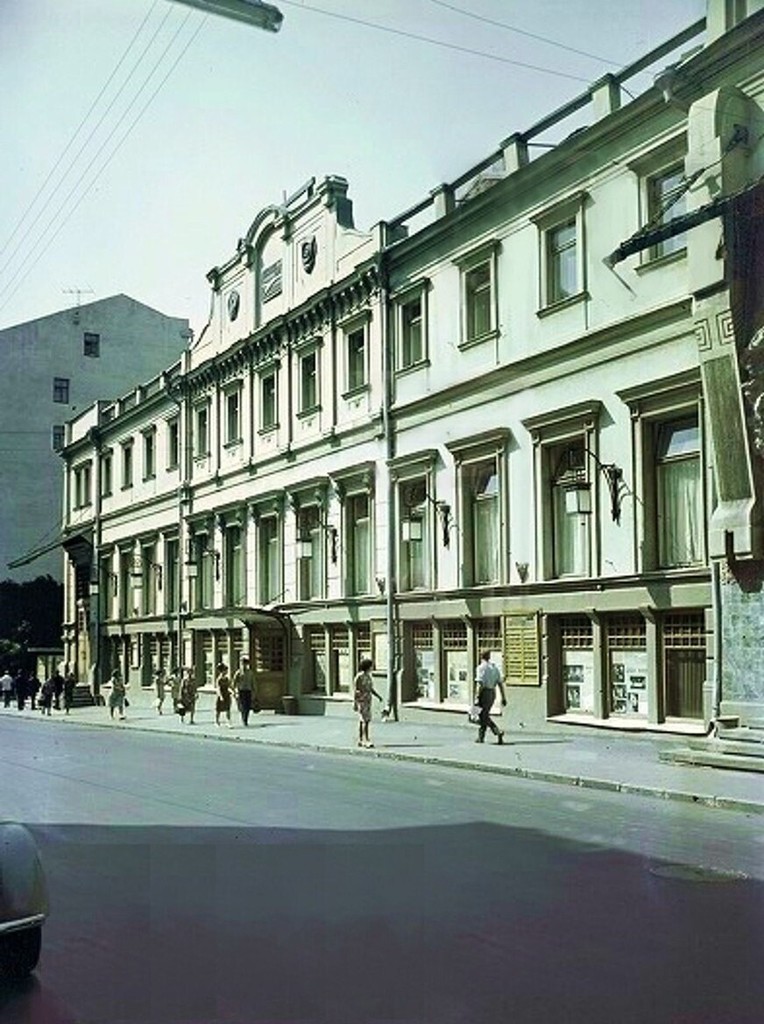 Проезд Художественного театра (ныне - Камергерский переулок)