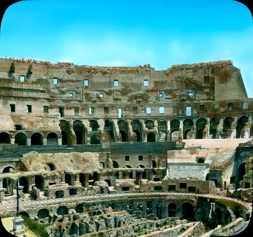 Colosseo, vista interna. Colosseo - vista interna