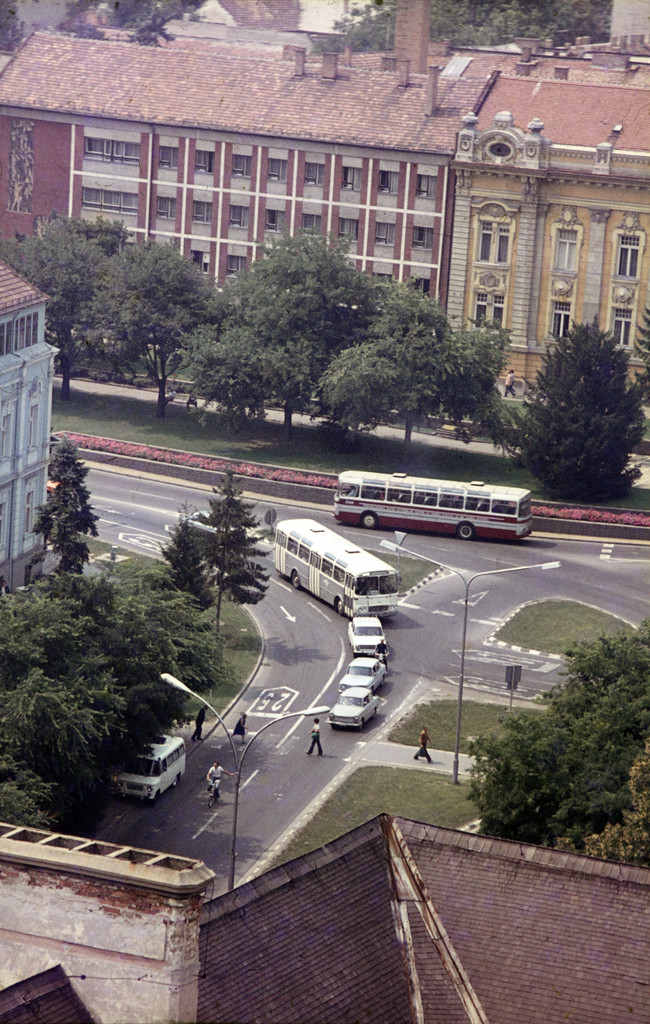 Kilátás a Líceum teraszáról az Szabadság (Eszterházy) tér és a Lenin (Hatvani kapu) tér felé