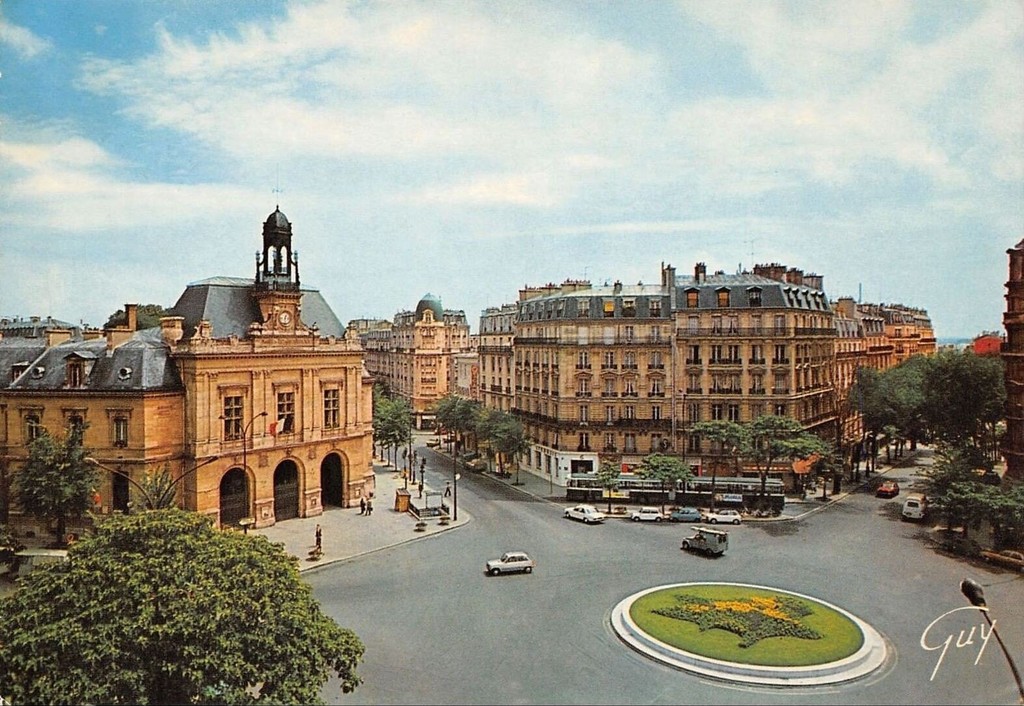 La place Gambetta et la Maire du XXe arrondissement