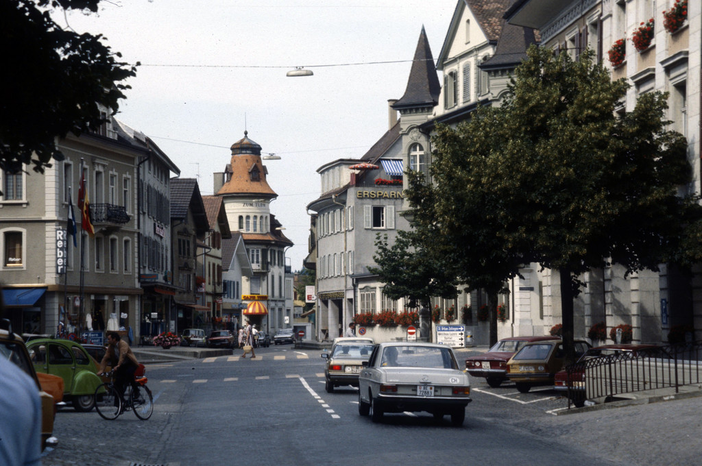Langenthal. Marktgasse, Haus zum Turm, Blick vom Platz vor dem Kaufhaus/Gemeindehaus