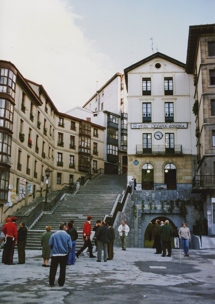 Bilbao. Plaza Miguel de Unamuno. Calzadas de Mallona