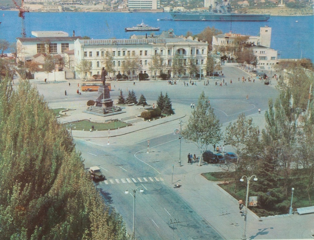 Площа Нахімова