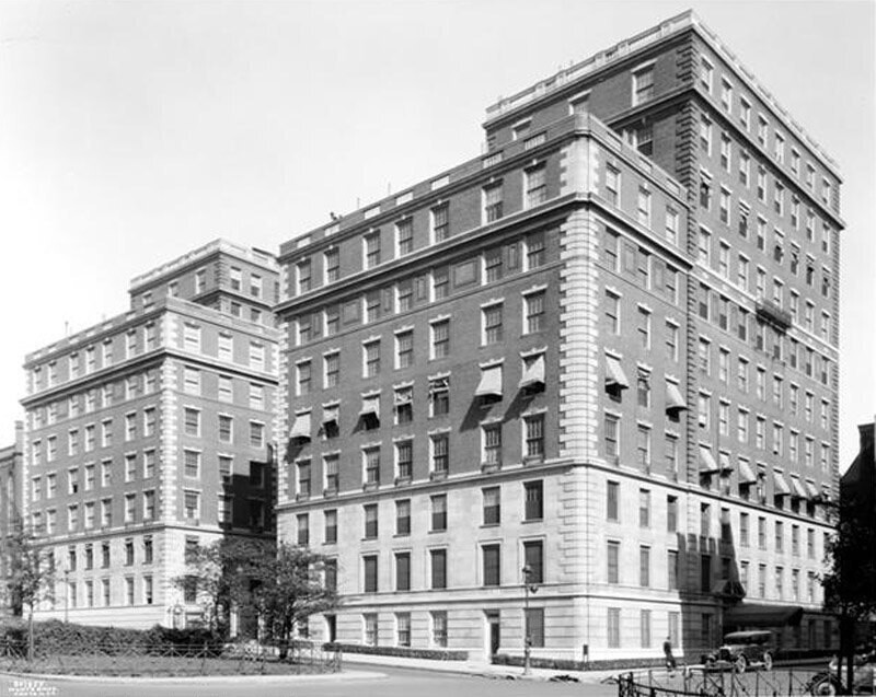 East side of Park Avenue, between 67th and 68th Streets. General exterior