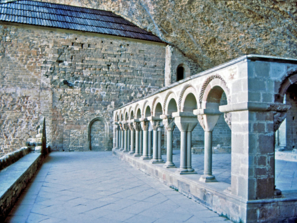 Сlaustro del Monasterio de San Juan de la Peña