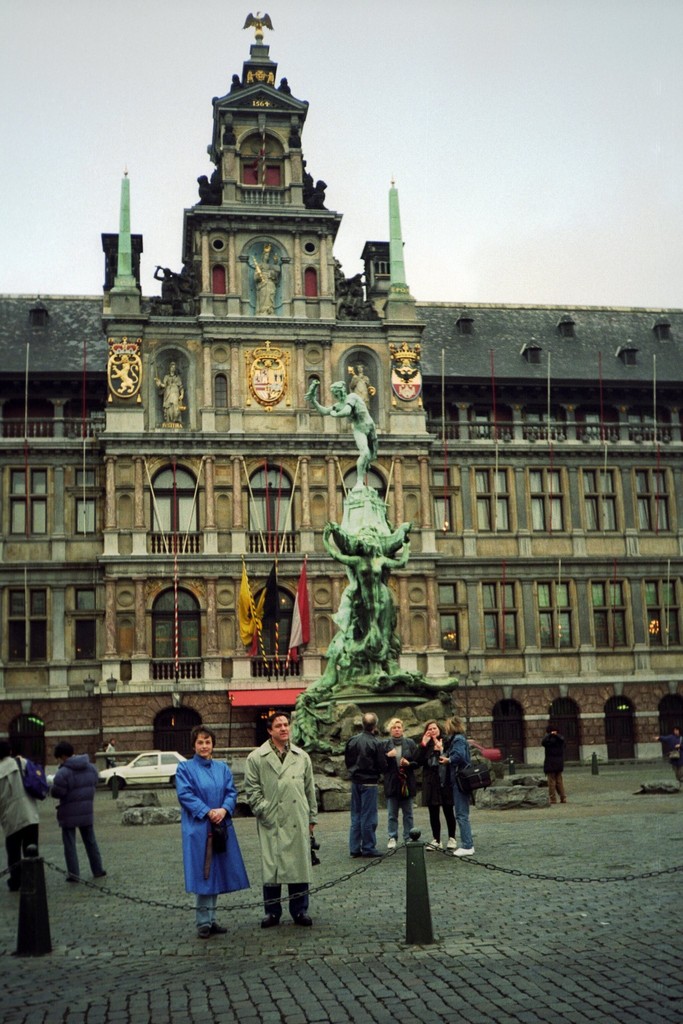 Hôtel de ville, statue de Brabo