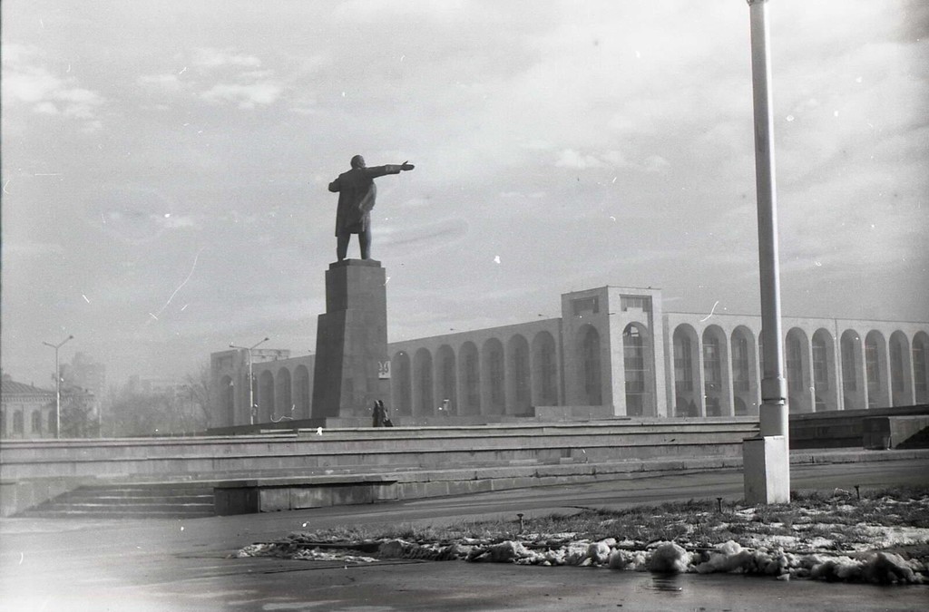 памятник Ленину площадь 