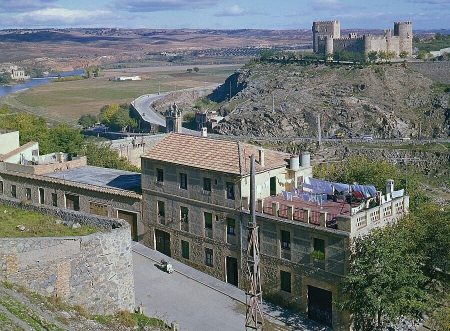 Toledo, Vista del castillo de San Servando y la Huerta del Rey