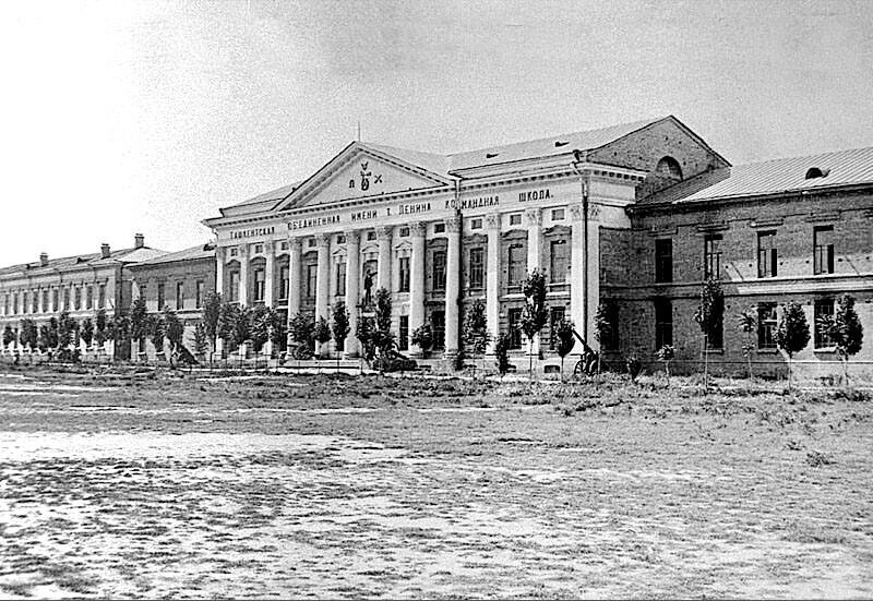 Главный корпус 4-й Ташкентской Объединенной имени тов. Ленина командной школы