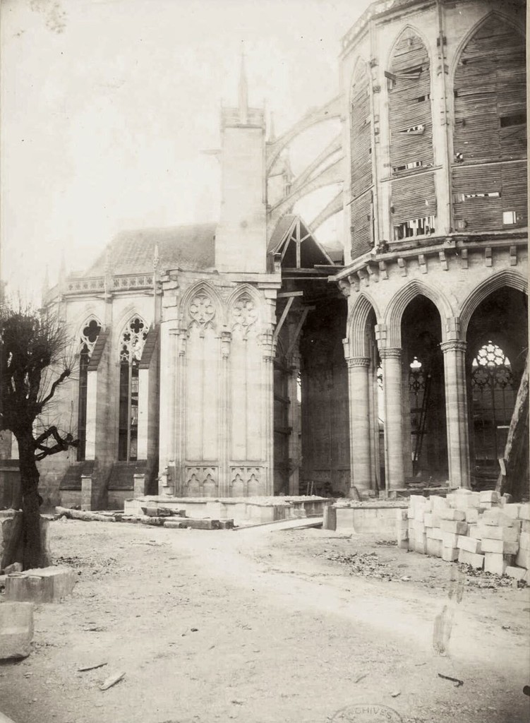 Cathédrale de Sées. Vue de la chapelle nord en cours de construction