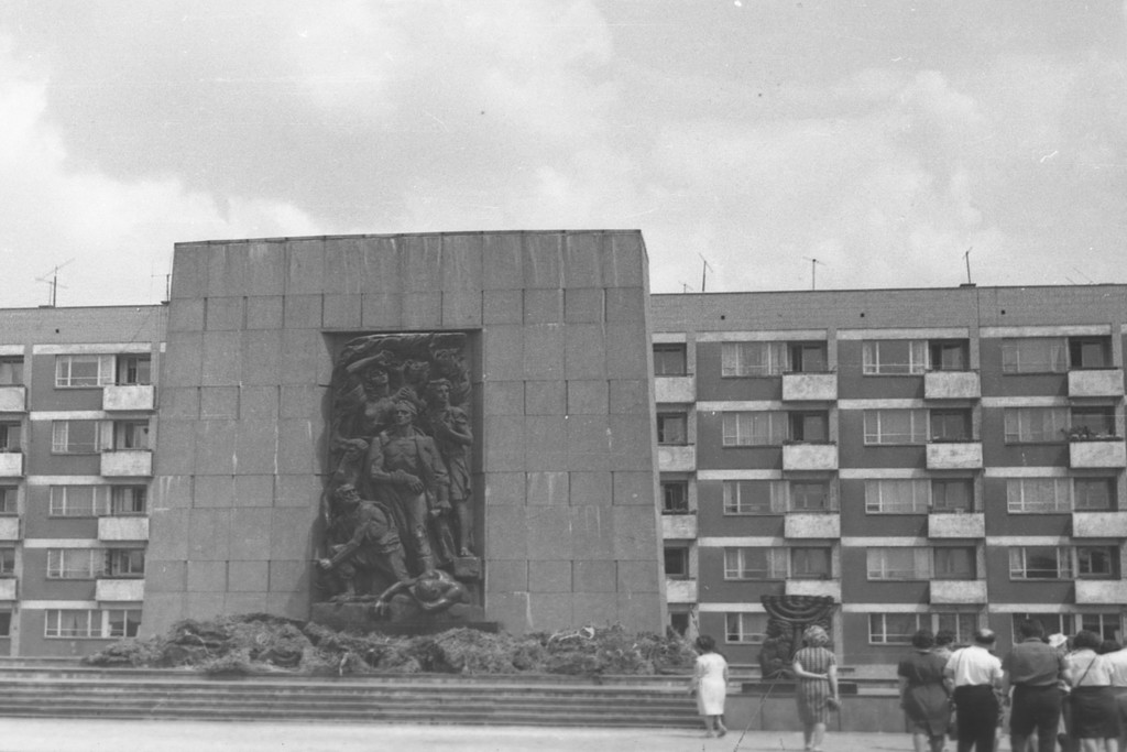 Ghetto Heroes Monument