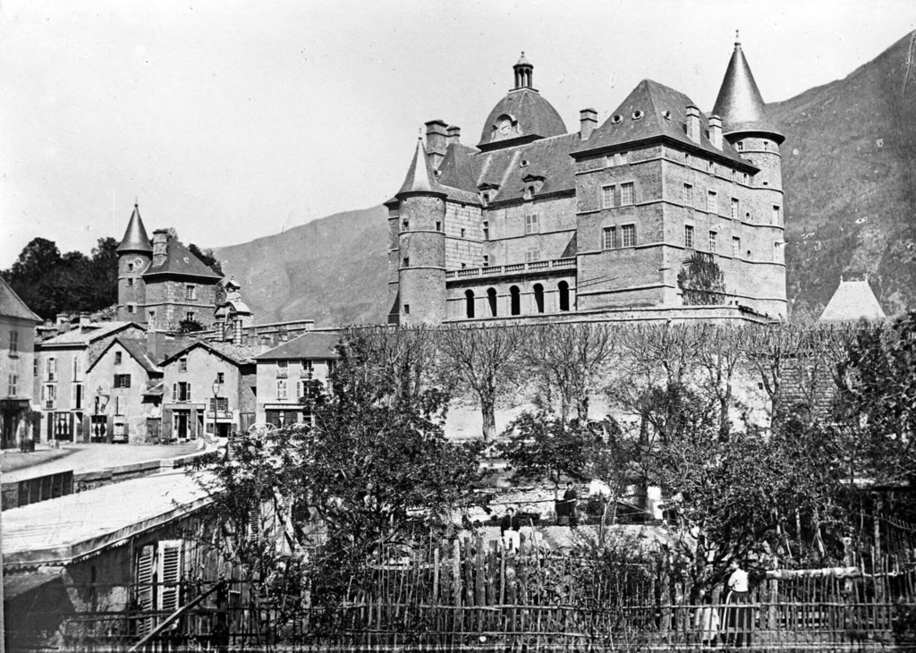 Château de Vizille avant l'inauguration du monument Ding