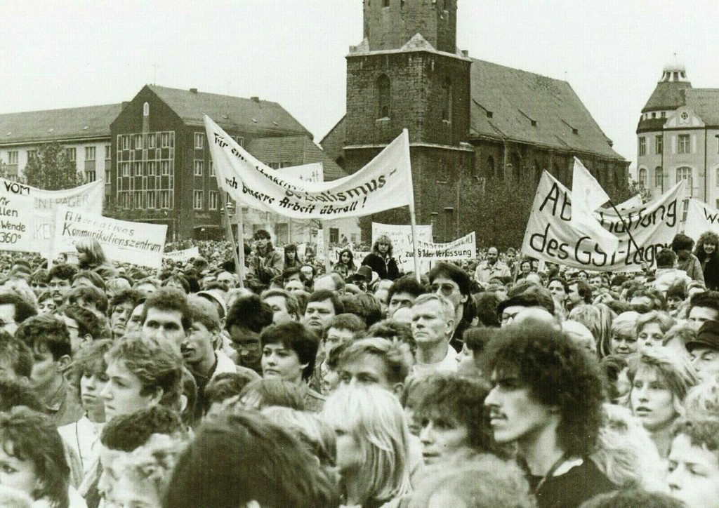 Demonstration auf dem Platz der Kosmonauten am 4. November 1989