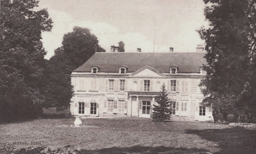 Montigny-la-Resle. Château de Montford