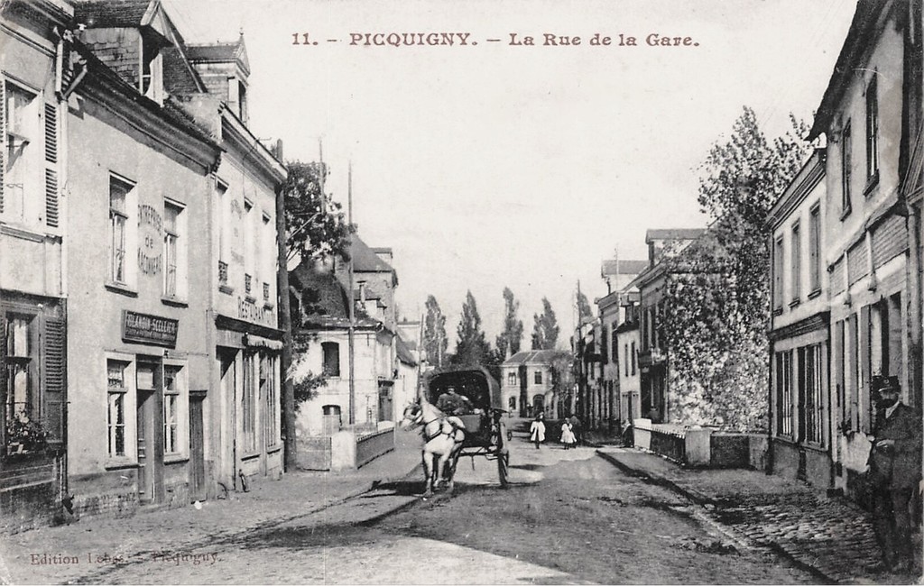 Picquigny. La Rue de la Gare