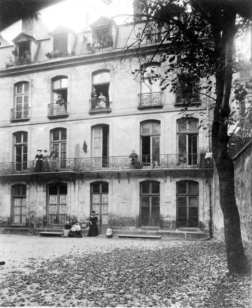 Hôtel du 18e siècle, façade sur le jardin: 22 rue Saint Sauveur