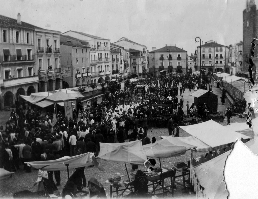 Cáceres, Feria de Mayo en la Plaza Mayor