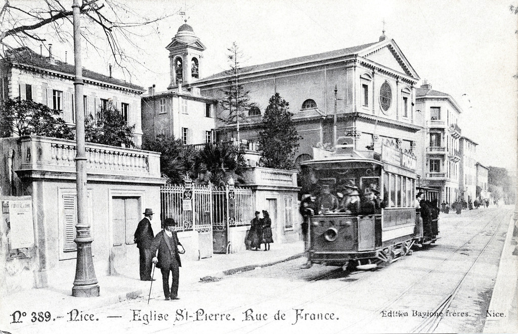 Eglise St-Pierre. Rue de France