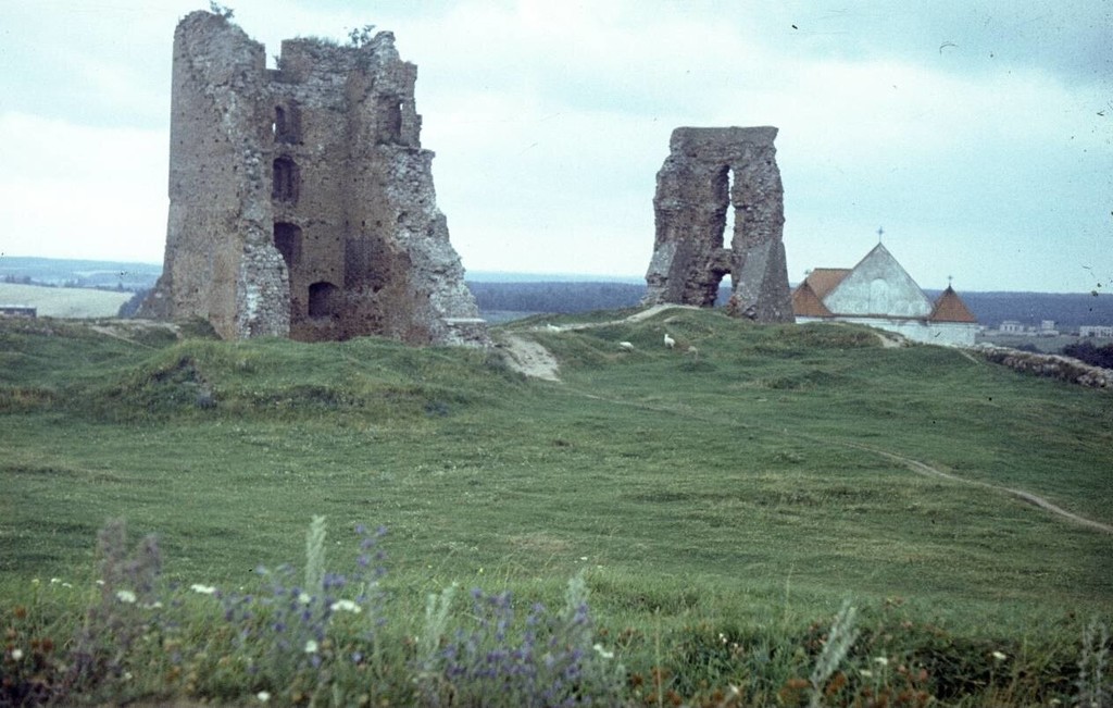 Новогрудок. Руины Новогрудского замка и Фарный костёл