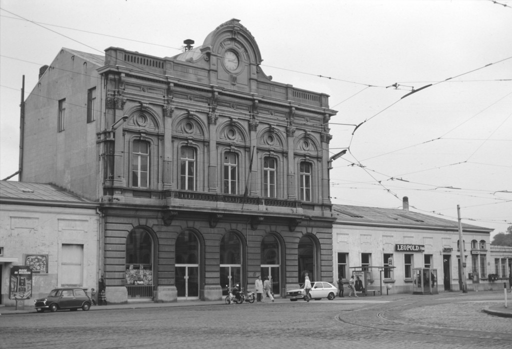 Gare du Quartier Léopold, place du Luxembourg