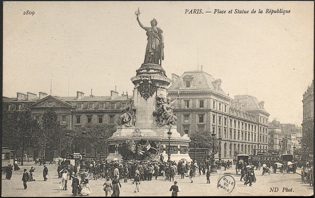 Place et Statue de la République