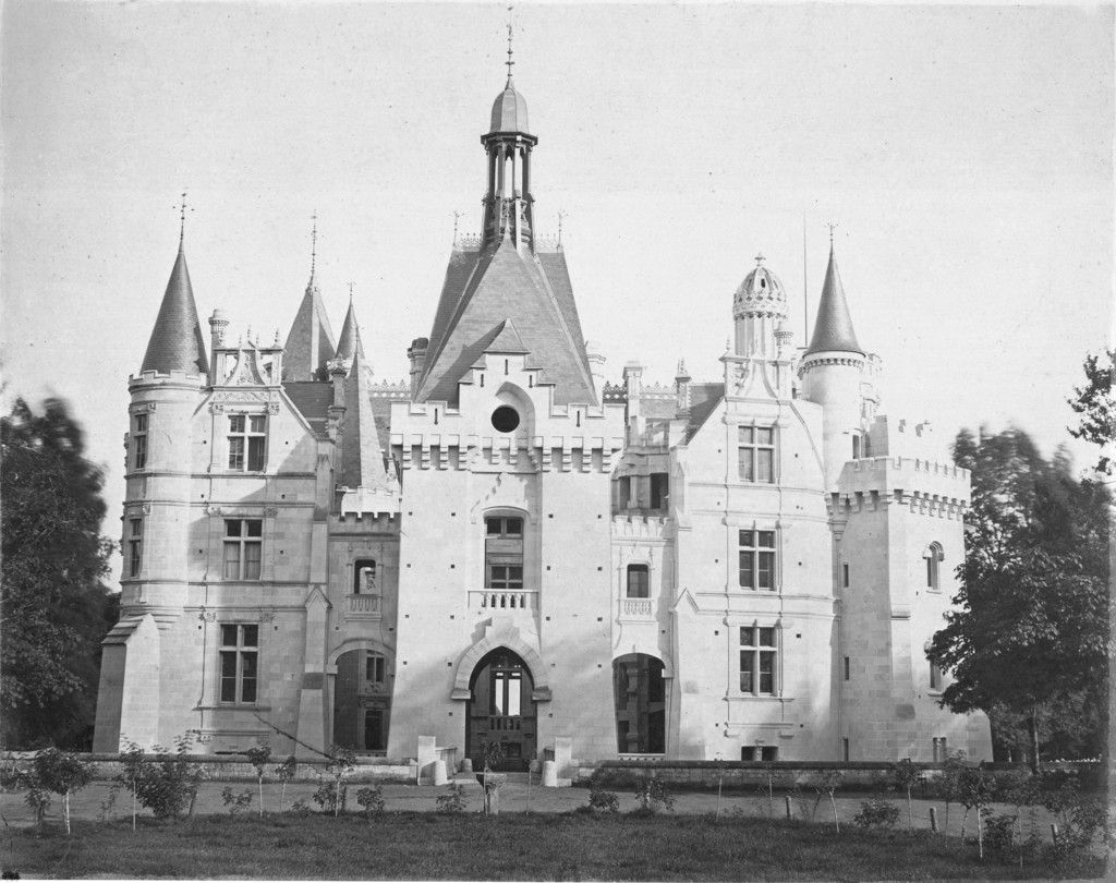 Château de la Mothe-Chandeniers, façade d'arrivée (ouest)