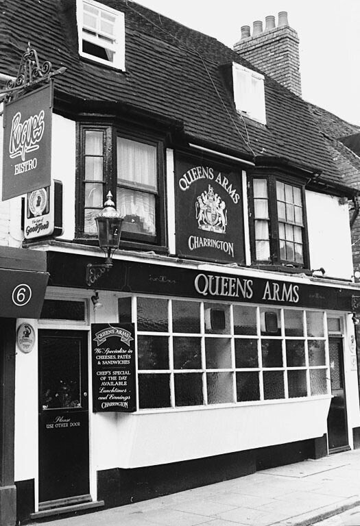 Queen's Arms, 8 George Street