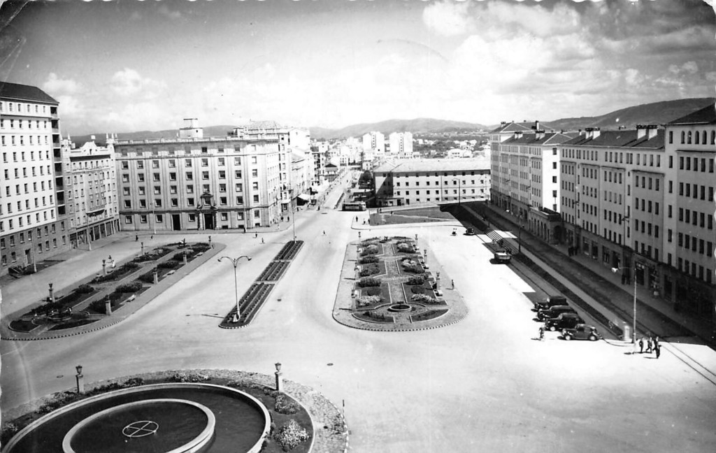 El Ferrol del Caudillo, Plaza de España
